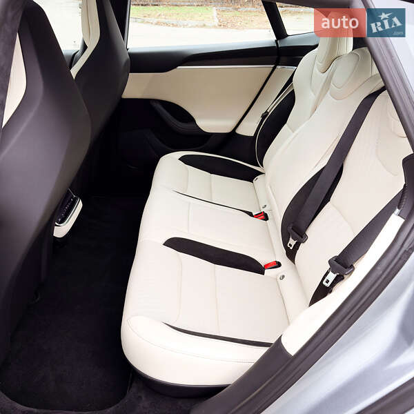 Лифтбек Tesla Model S 2024 в Киеве