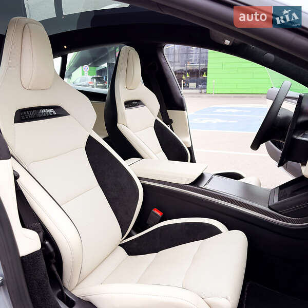 Лифтбек Tesla Model S 2024 в Киеве