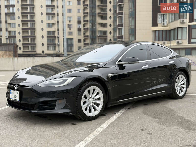 Tesla Model S 2016
