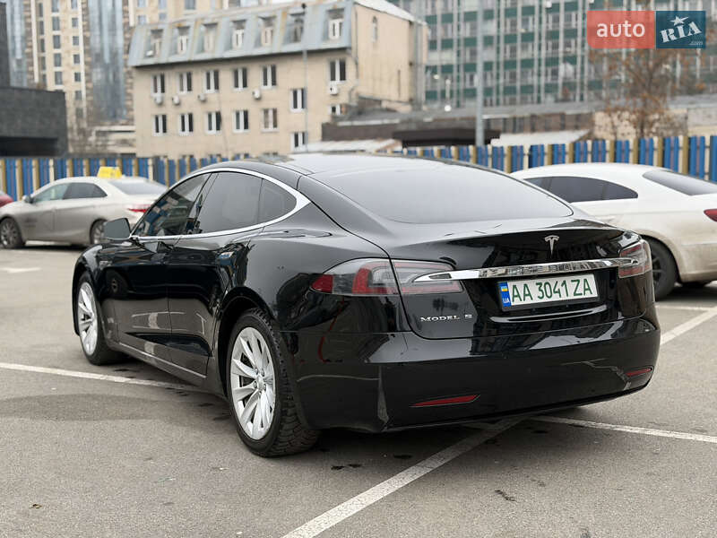 Лифтбек Tesla Model S 2016 в Киеве