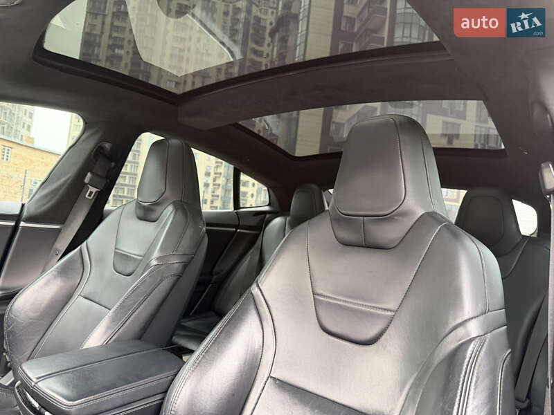 Лифтбек Tesla Model S 2016 в Киеве