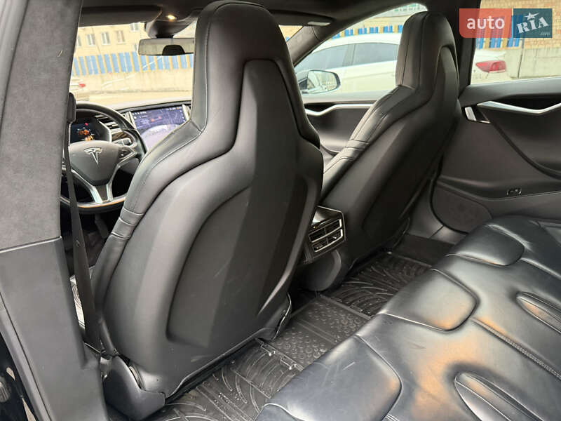 Лифтбек Tesla Model S 2016 в Киеве