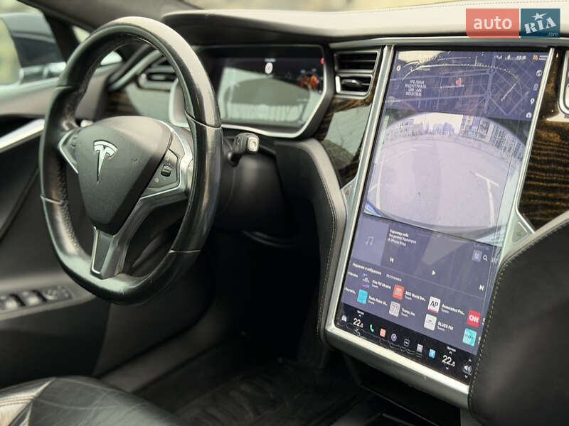 Лифтбек Tesla Model S 2016 в Киеве