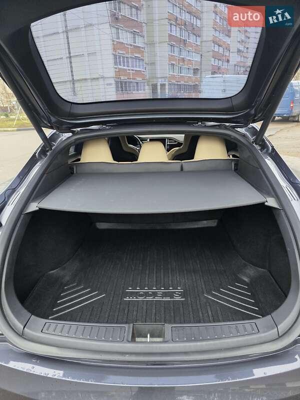 Лифтбек Tesla Model S 2016 в Харькове