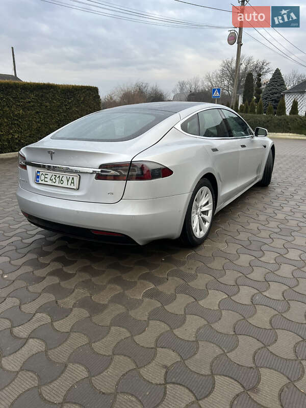 Лифтбек Tesla Model S 2017 в Черновцах