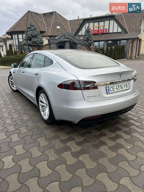 Лифтбек Tesla Model S 2017 в Черновцах