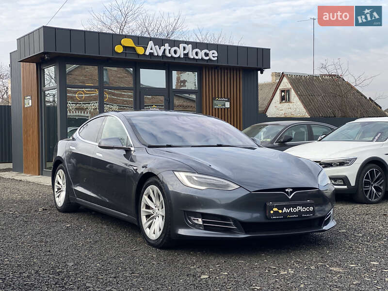 Лифтбек Tesla Model S 2017 в Луцке
