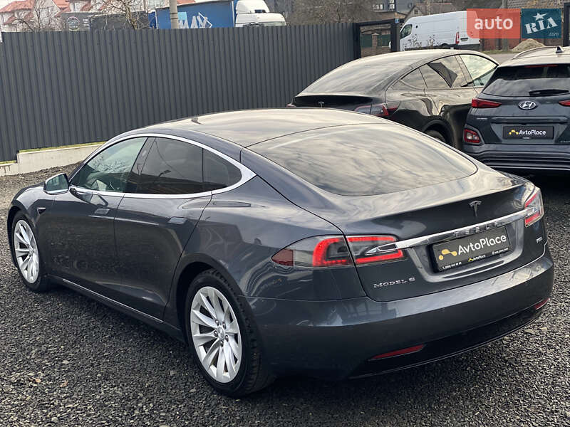 Лифтбек Tesla Model S 2017 в Луцке