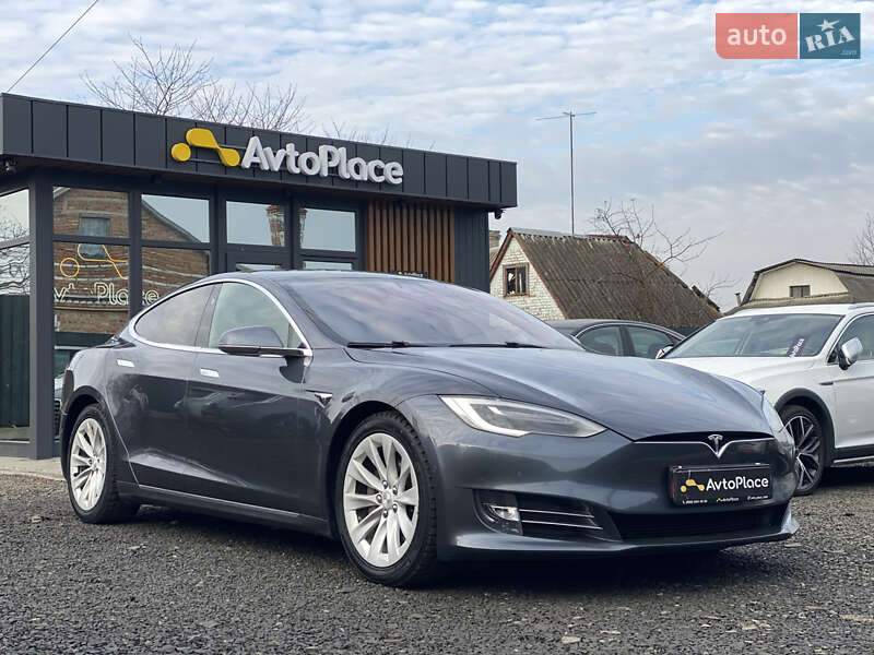 Лифтбек Tesla Model S 2017 в Луцке