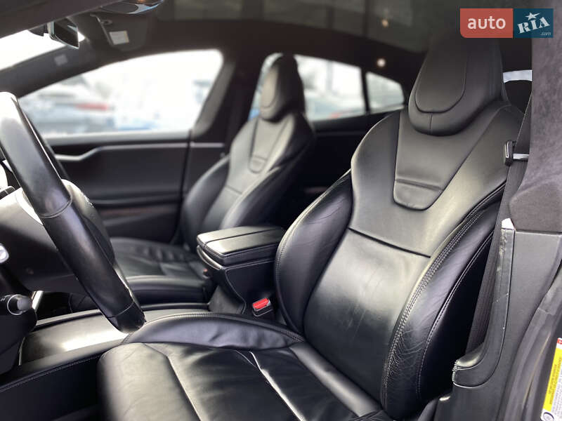 Лифтбек Tesla Model S 2017 в Луцке