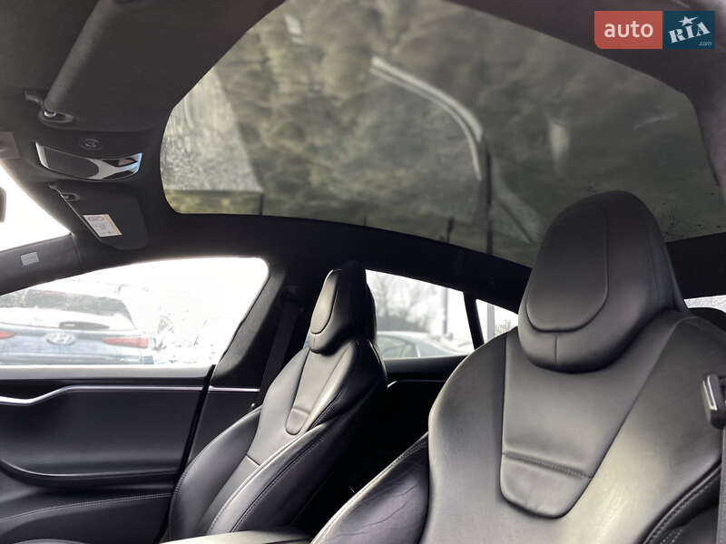 Лифтбек Tesla Model S 2017 в Луцке