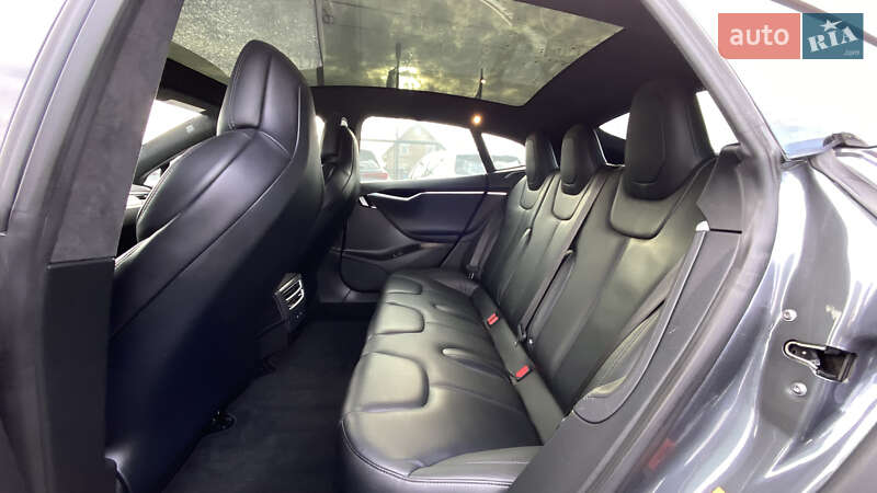 Лифтбек Tesla Model S 2017 в Луцке