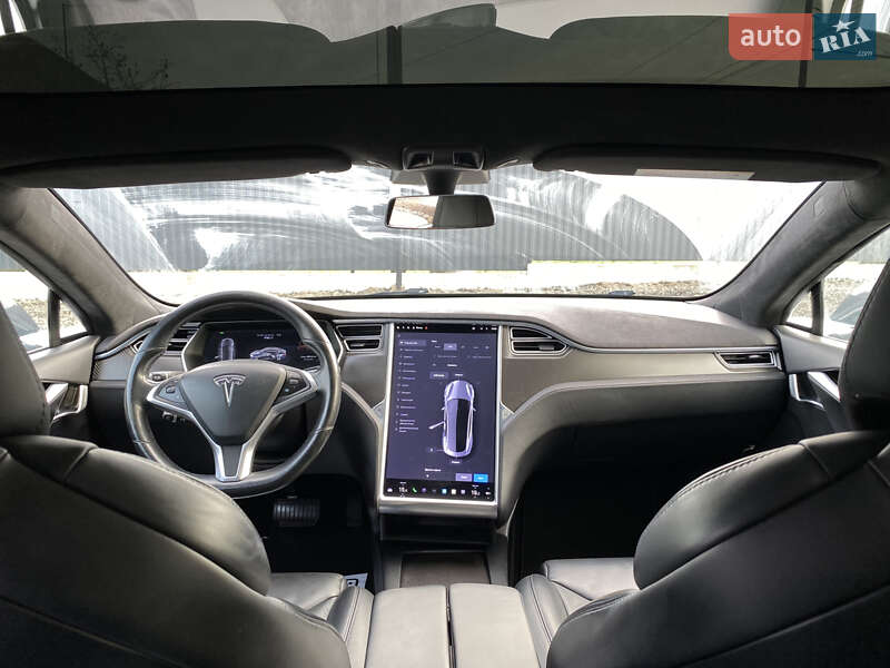 Лифтбек Tesla Model S 2017 в Луцке