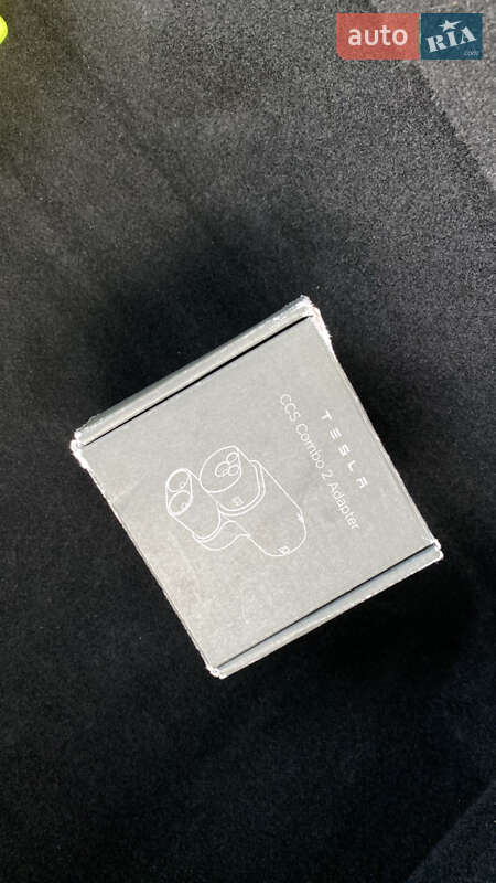 Лифтбек Tesla Model S 2017 в Луцке