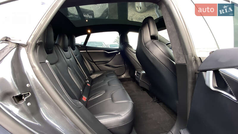Лифтбек Tesla Model S 2017 в Луцке