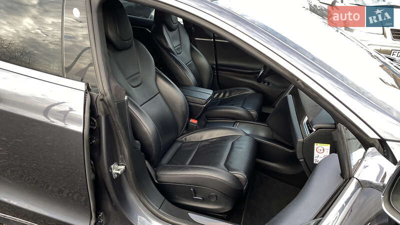 Лифтбек Tesla Model S 2017 в Луцке