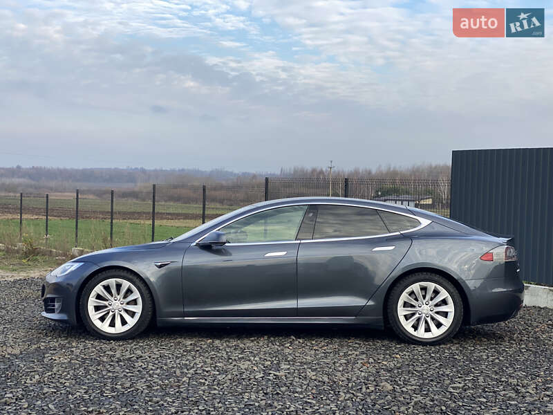 Лифтбек Tesla Model S 2017 в Луцке