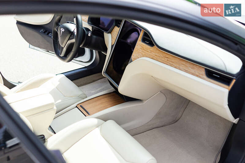 Лифтбек Tesla Model S 2019 в Киеве