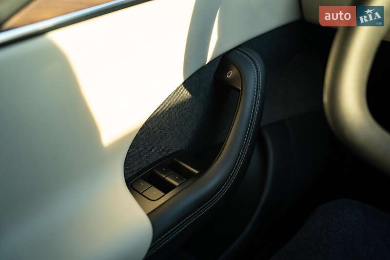 Лифтбек Tesla Model S 2021 в Черновцах фото 18 Лифтбек Tesla Model S 2021 в Черновцах