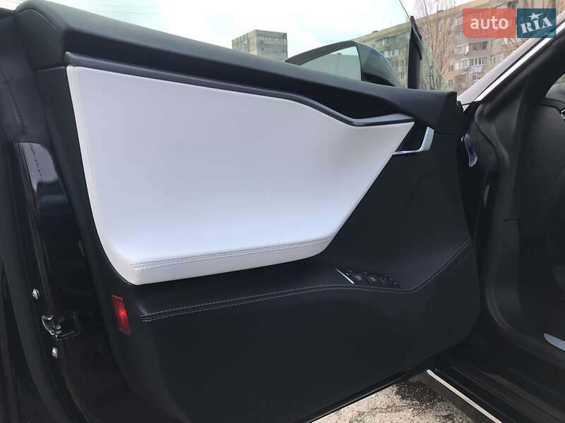 Лифтбек Tesla Model S 2019 в Одессе