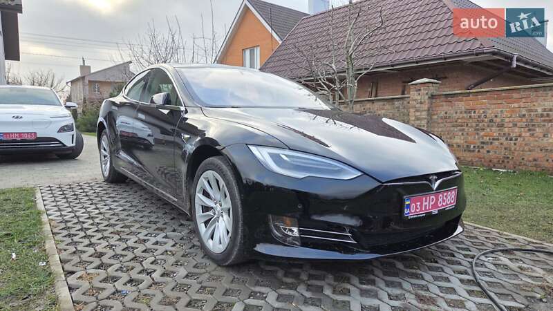 Лифтбек Tesla Model S 2018 в Луцке