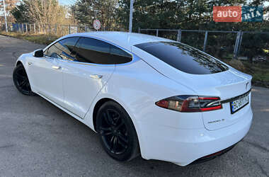 Лифтбек Tesla Model S 2016 в Самборе