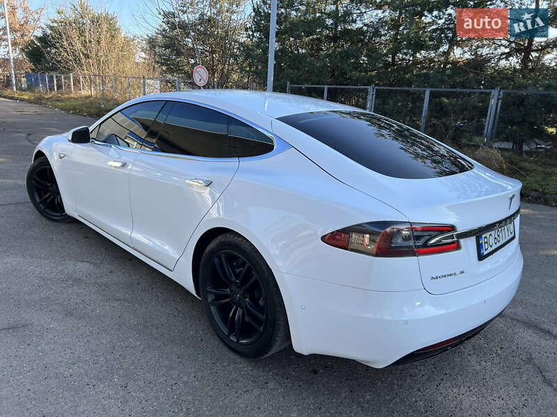 Лифтбек Tesla Model S 2016 в Самборе