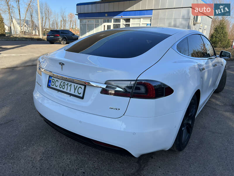 Лифтбек Tesla Model S 2016 в Самборе