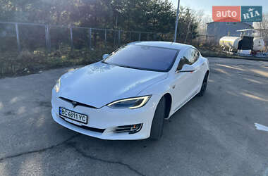 Лифтбек Tesla Model S 2016 в Самборе