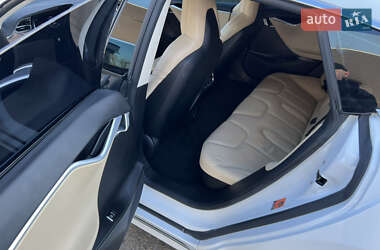 Лифтбек Tesla Model S 2016 в Самборе