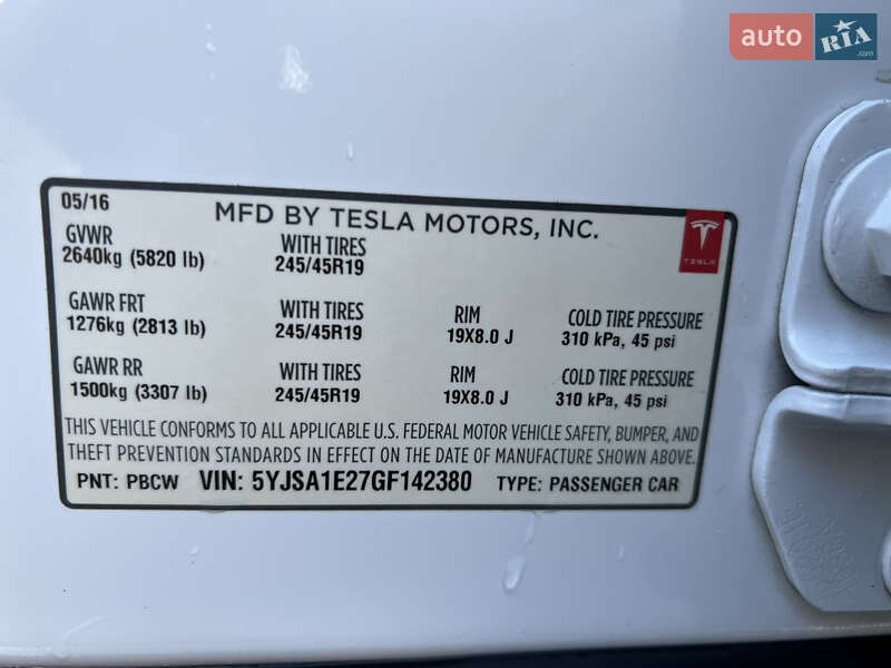 Лифтбек Tesla Model S 2016 в Самборе