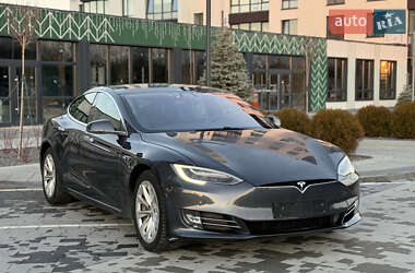 Лифтбек Tesla Model S 2018 в Городке