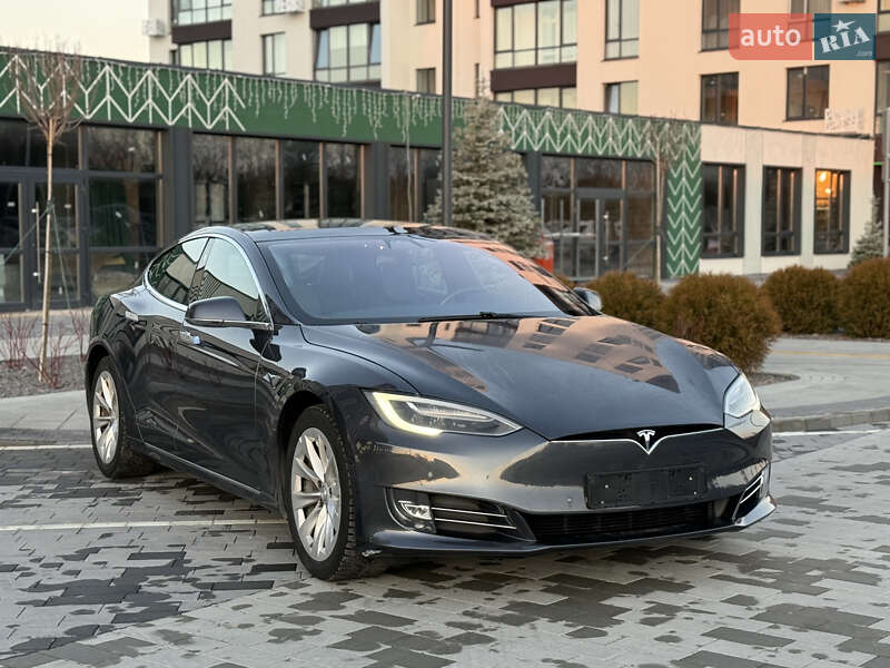 Лифтбек Tesla Model S 2018 в Городке