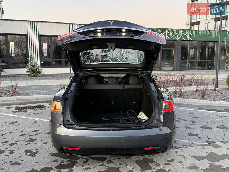 Лифтбек Tesla Model S 2018 в Городке