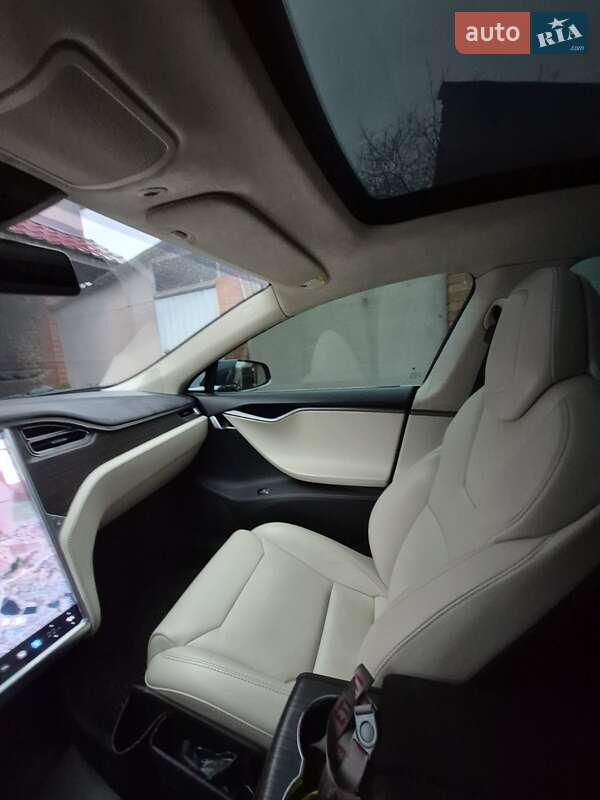 Лифтбек Tesla Model S 2015 в Киеве