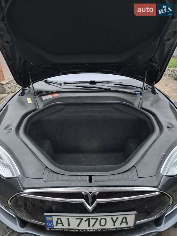 Лифтбек Tesla Model S 2015 в Киеве