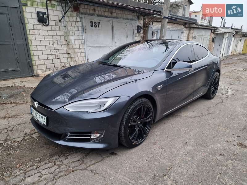 Лифтбек Tesla Model S 2018 в Вышгороде