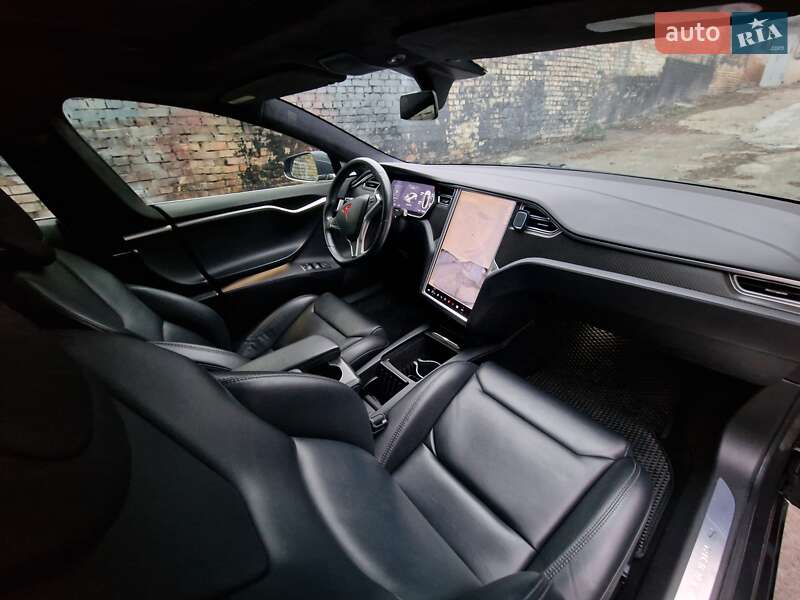 Лифтбек Tesla Model S 2018 в Вышгороде