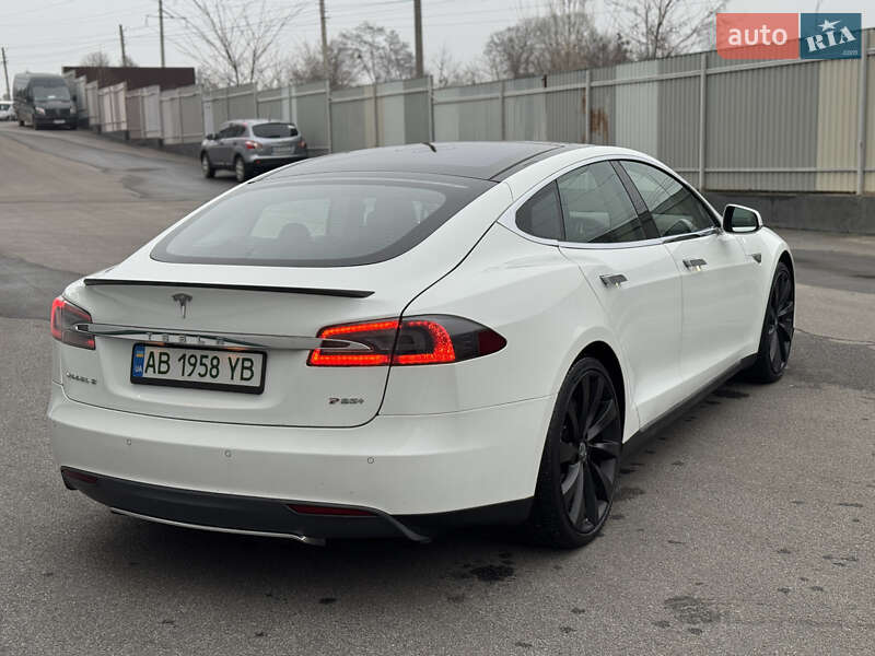 Лифтбек Tesla Model S 2014 в Виннице