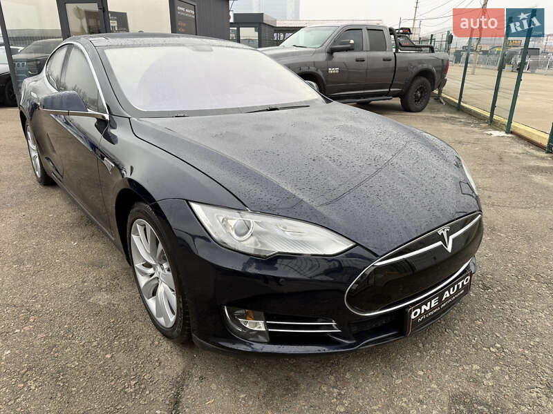 Лифтбек Tesla Model S 2013 в Киеве фото 10 Лифтбек Tesla Model S 2013 в Киеве