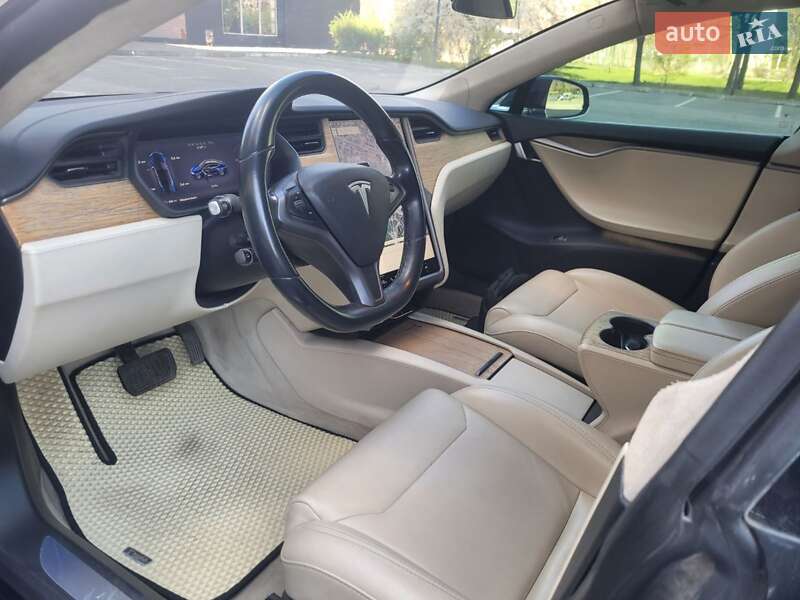 Ліфтбек Tesla Model S 2018 в Дніпрі