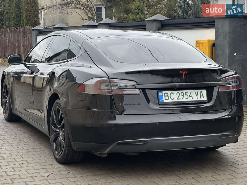 Лифтбек Tesla Model S 2014 в Львове