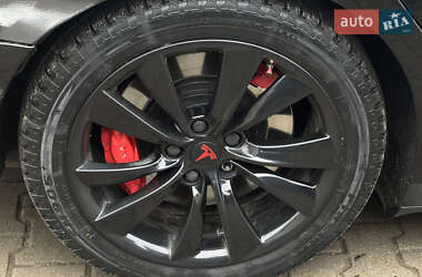 Лифтбек Tesla Model S 2014 в Львове