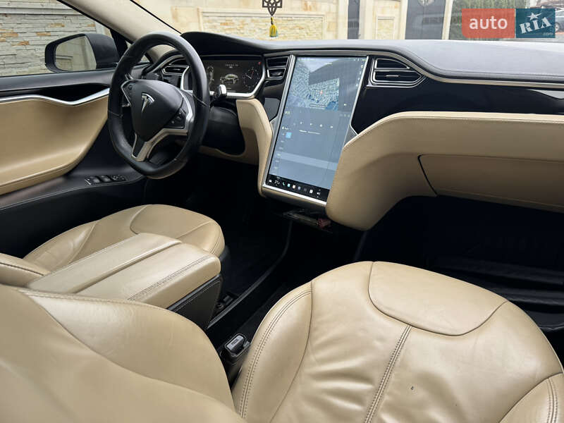 Лифтбек Tesla Model S 2014 в Львове