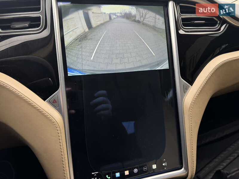 Лифтбек Tesla Model S 2014 в Львове