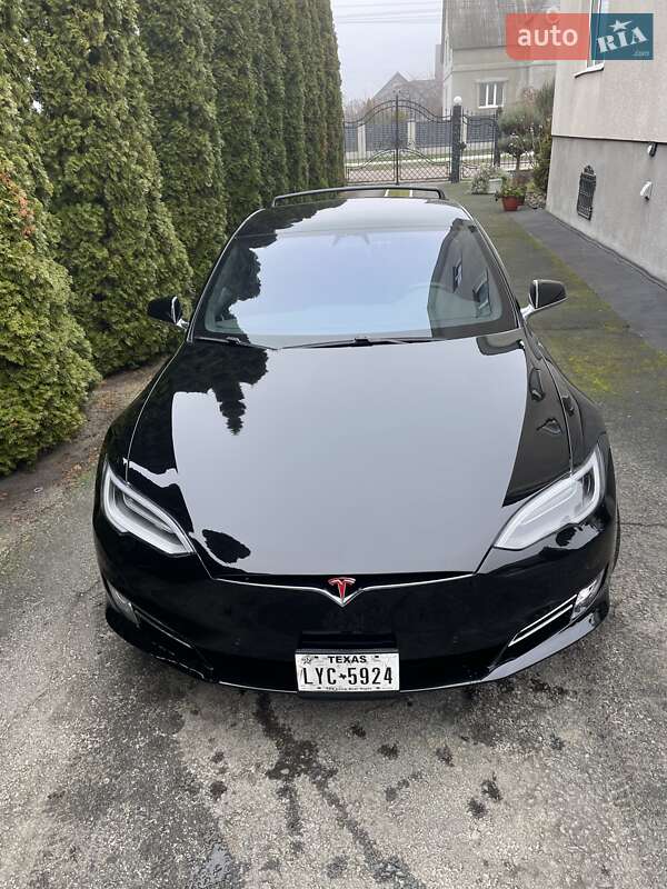 Лифтбек Tesla Model S 2019 в Ровно