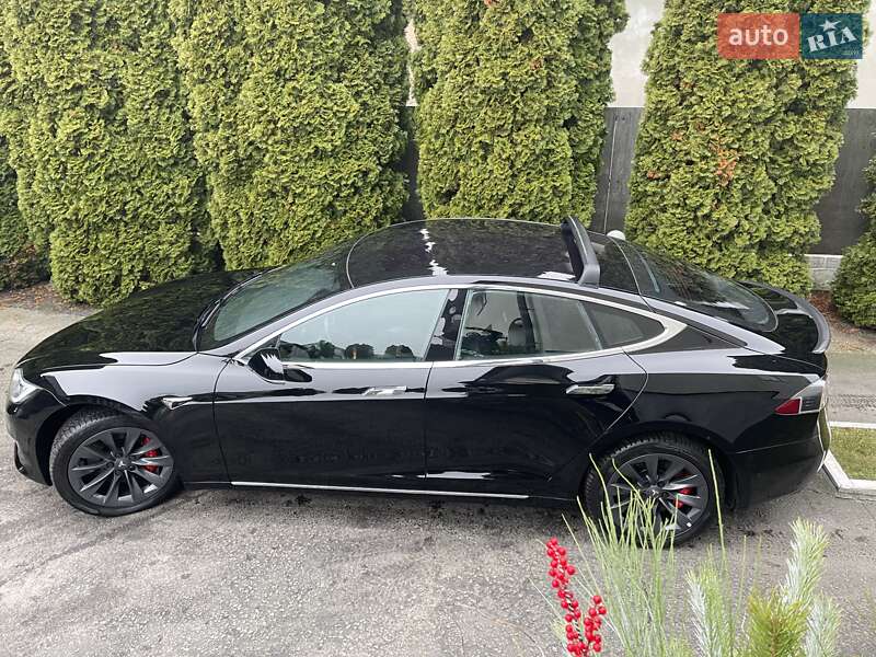 Лифтбек Tesla Model S 2019 в Ровно