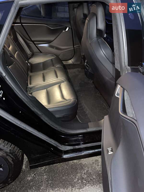 Лифтбек Tesla Model S 2019 в Ровно