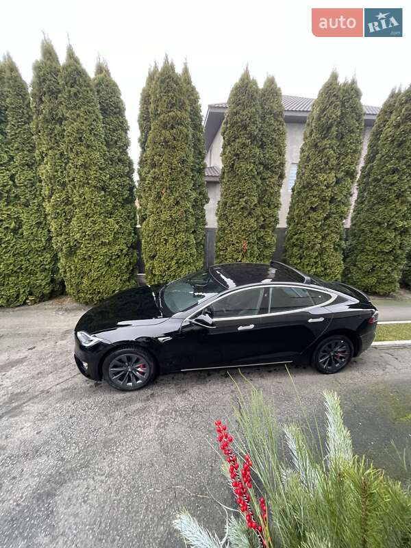 Лифтбек Tesla Model S 2019 в Ровно