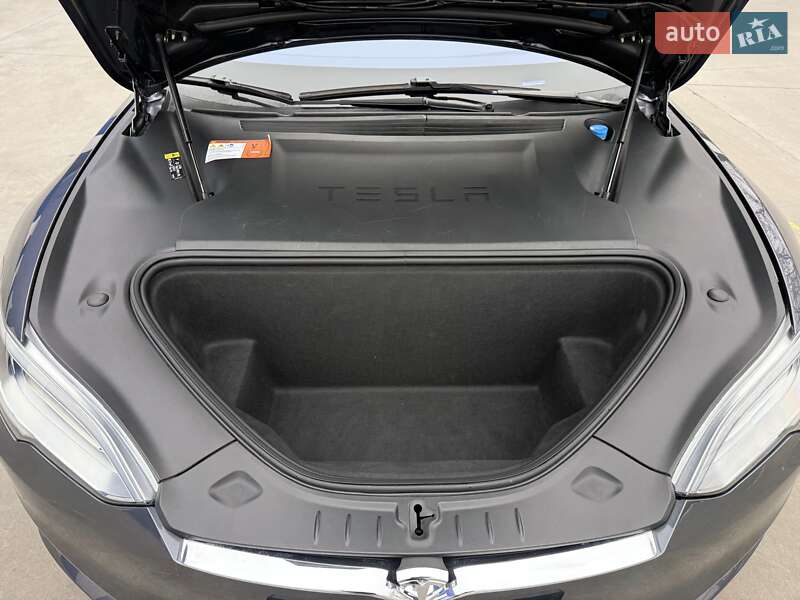 Лифтбек Tesla Model S 2017 в Одессе